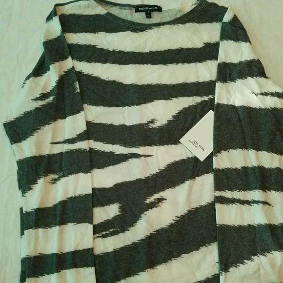 Lightweight zebra print pullover sweater - Picture 2 of 2
